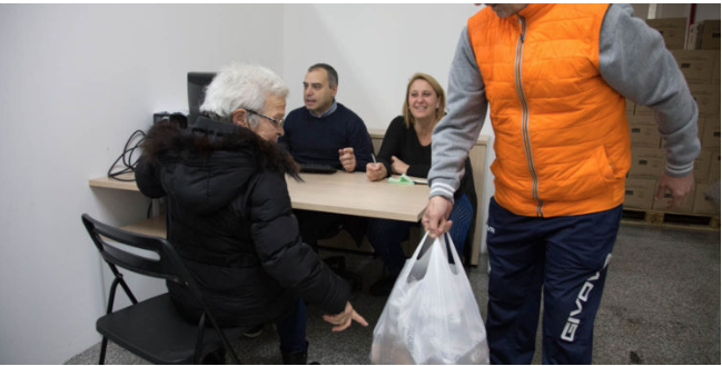 Covid-19: la Fontalba regala acqua a tremila persone in città