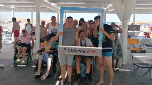 Emiliano Romagnola: “Insieme a te” ha incontrato la spiaggia attrezzata per disabili