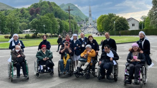 Le immagini del primo pellegrinaggio a Lourdes 2022