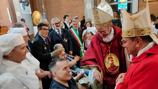Albano: il Cardinal Parolin a Nettuno dona il Rosario ai malati Unitalsi