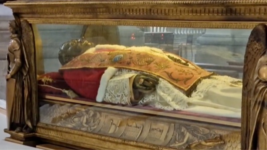 Padova: le spoglie del Papa veneto in Duomo. Fedeli in fila già dall’alba per San Pio X