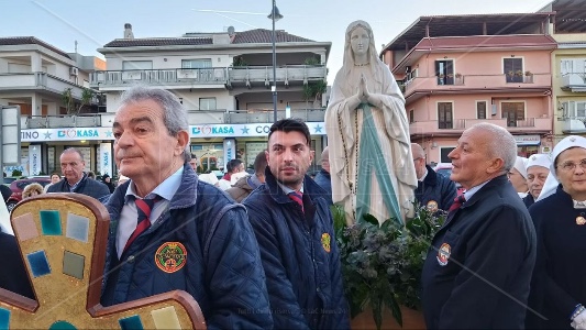 Continua il pellegrinaggio della statua tra le città italiane. Commozione a Gioia Tauro