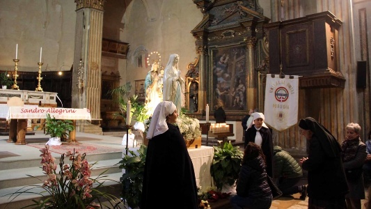 A Perugia folla di fedeli a Santa Maria Nuova ad accogliere la Madonna pellegrina