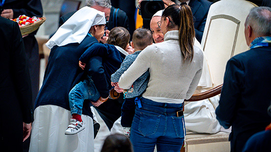 Il Bambino Gesù in Udienza da Papa Francesco. Anche 6 famiglie di Casa Bernadette