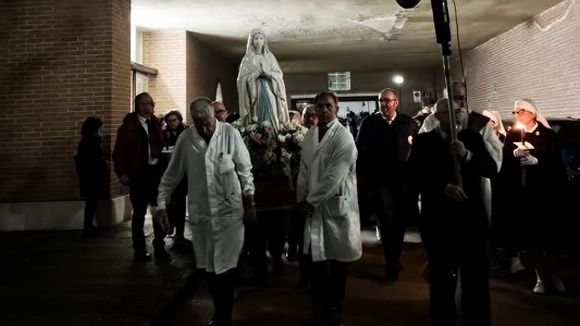 In centinaia per la Madonna di Lourdes a Foligno