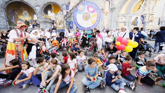 Avvenire: “Due treni di bambini in pellegrinaggio a Lourdes”