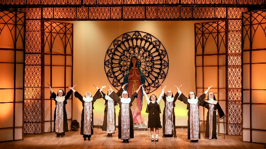 Grande successo ad Avezzano per il Musical Divino “Sister Act”