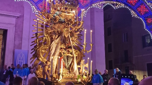 Nella giornata dedicata alla mamma, i volontari di Albano riaccompagnano ‘Maria a Casa’