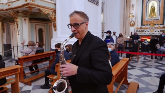 Musica solidale senza frontiere: Pepito Sax a Ercolano