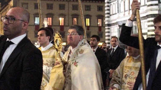 Corpus Domini a Firenze. Stasera la solenne processione intorno al Battistero e al Duomo