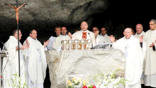 Il Vescovo Corrado a Lourdes: ”l’esperienza Unitalsi offre sempre incontri e motivazioni preziosi”