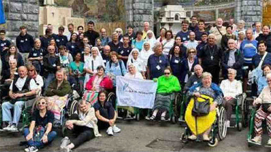 Unitalsi Lombarda a Lourdes con il Vescovo Napolioni. La fede unisce nel dolore e nella speranza