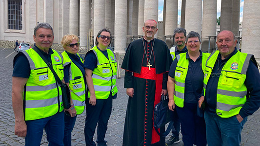 Leone XIV Messa inizio pontificato, il Card. Pizzaballa con i volontari Unitalsi