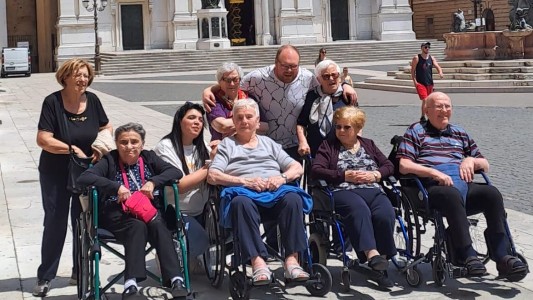 A Loreto i volontari Unitalsi accolgono gli anziani della casa di riposo