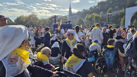 Lourdes, il terzo giorno: la Messa del Papa in Prateria