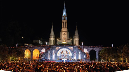 Lourdes: la tradizionale processione mariana diventa patrimonio della Francia